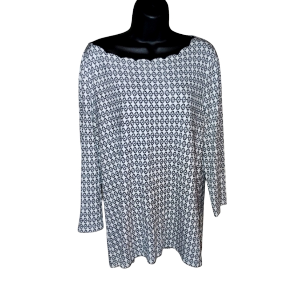 Ann Taylor factory top, black and white, rayon long sleeve soft rayon